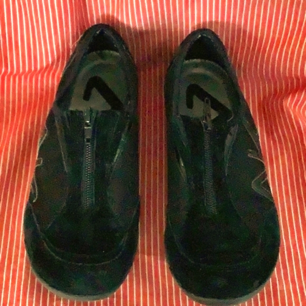 AK Anne Klein black zipper walking shoes, 6.5M